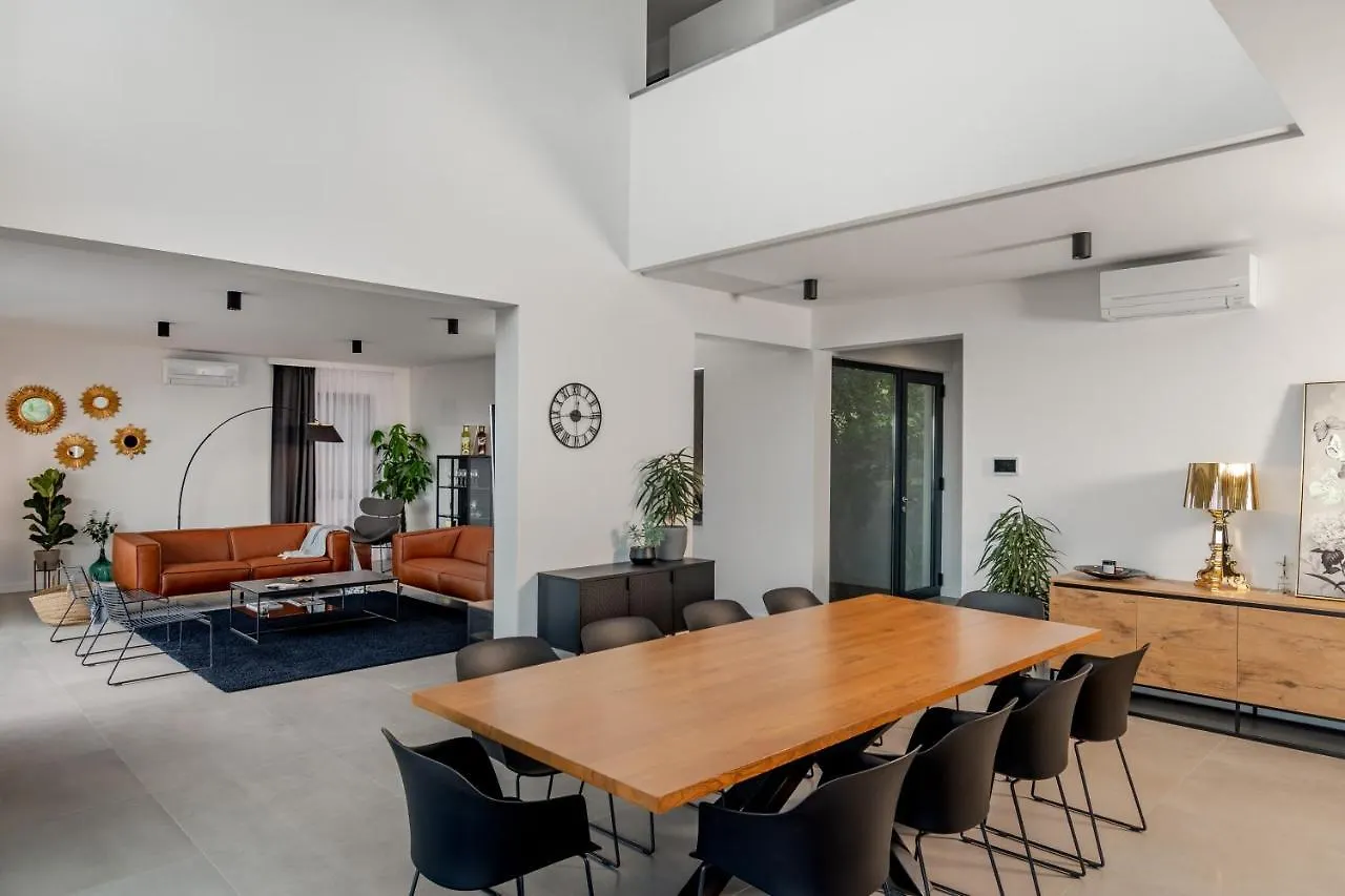 Villa Mare Vista, Kastel Kambelovac Kastela